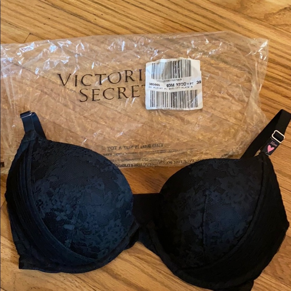 NWT  32DD VictoriaSecret “dream angels” collection